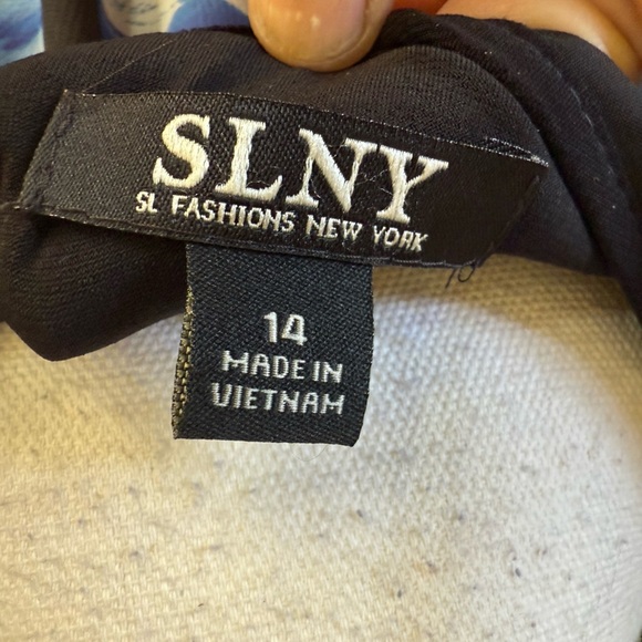 SLNY ladies scarf blouse. Sleeveless Layered size 14
Excellent cond - Picture 12 of 12